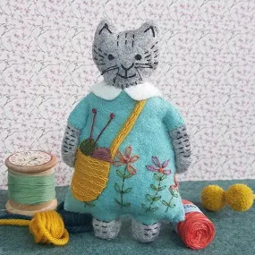 Mrs. Cat Loves Knitting Mini Felting Kit